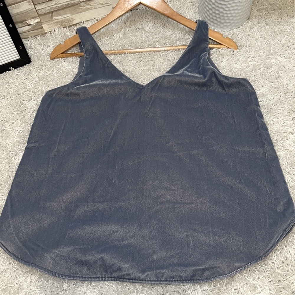 LOFT Velvet XS Double V Shell tank top - Picture 3 of 8